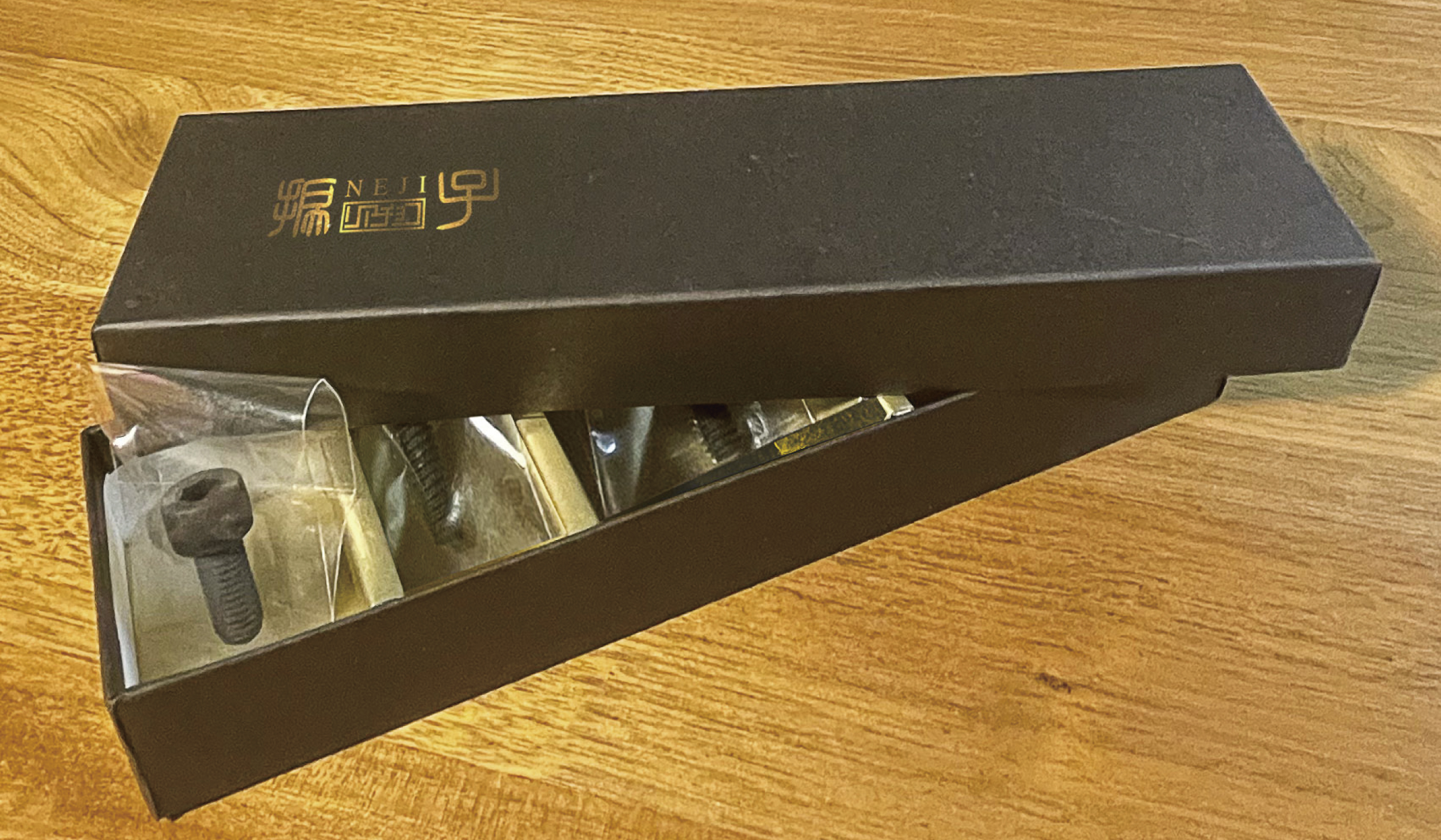 リアチョコ 捩子